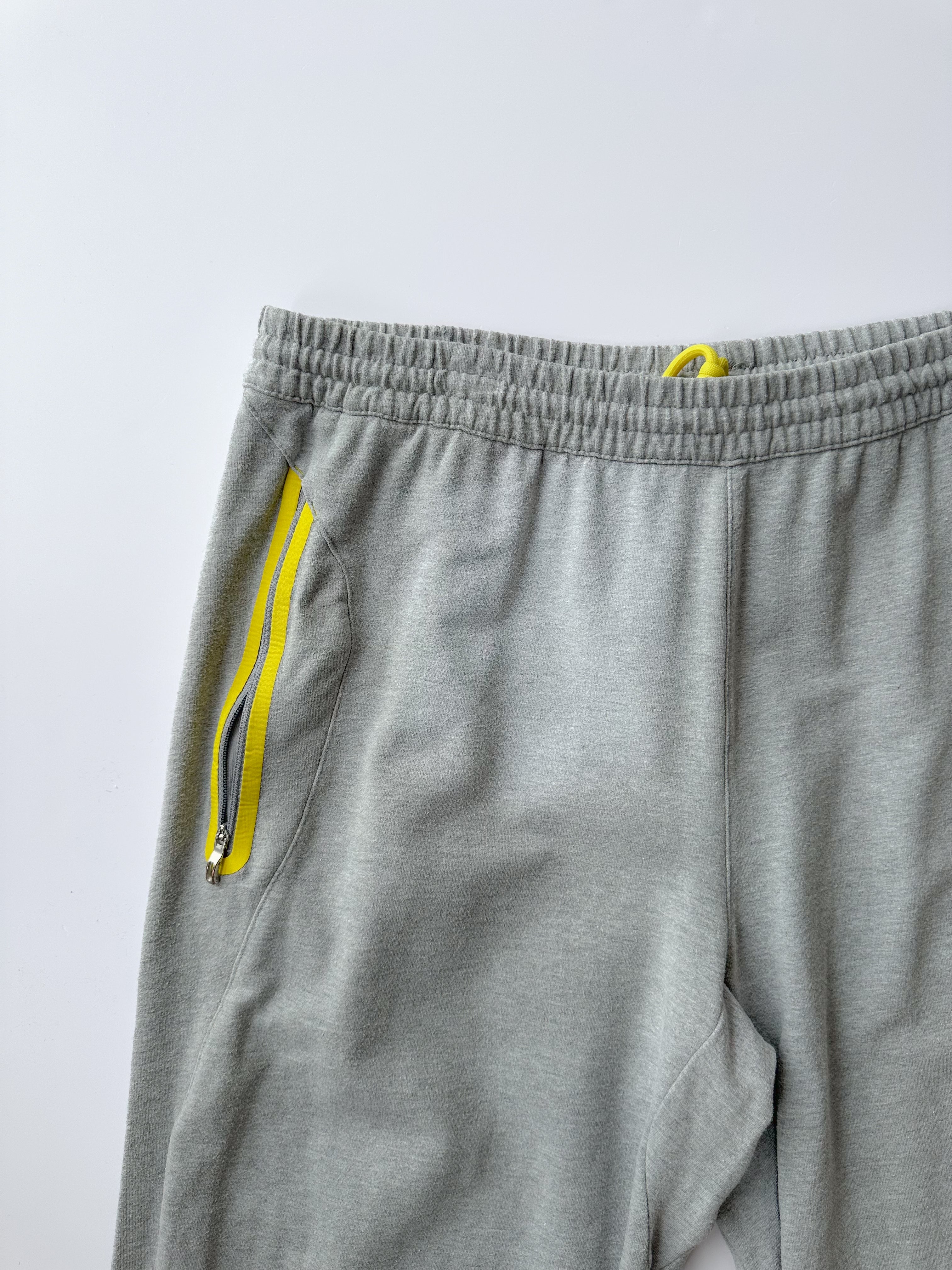 adidas track pants / size medium