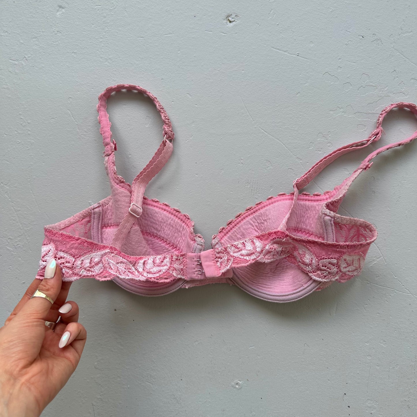 2000's Pink Lace Bra