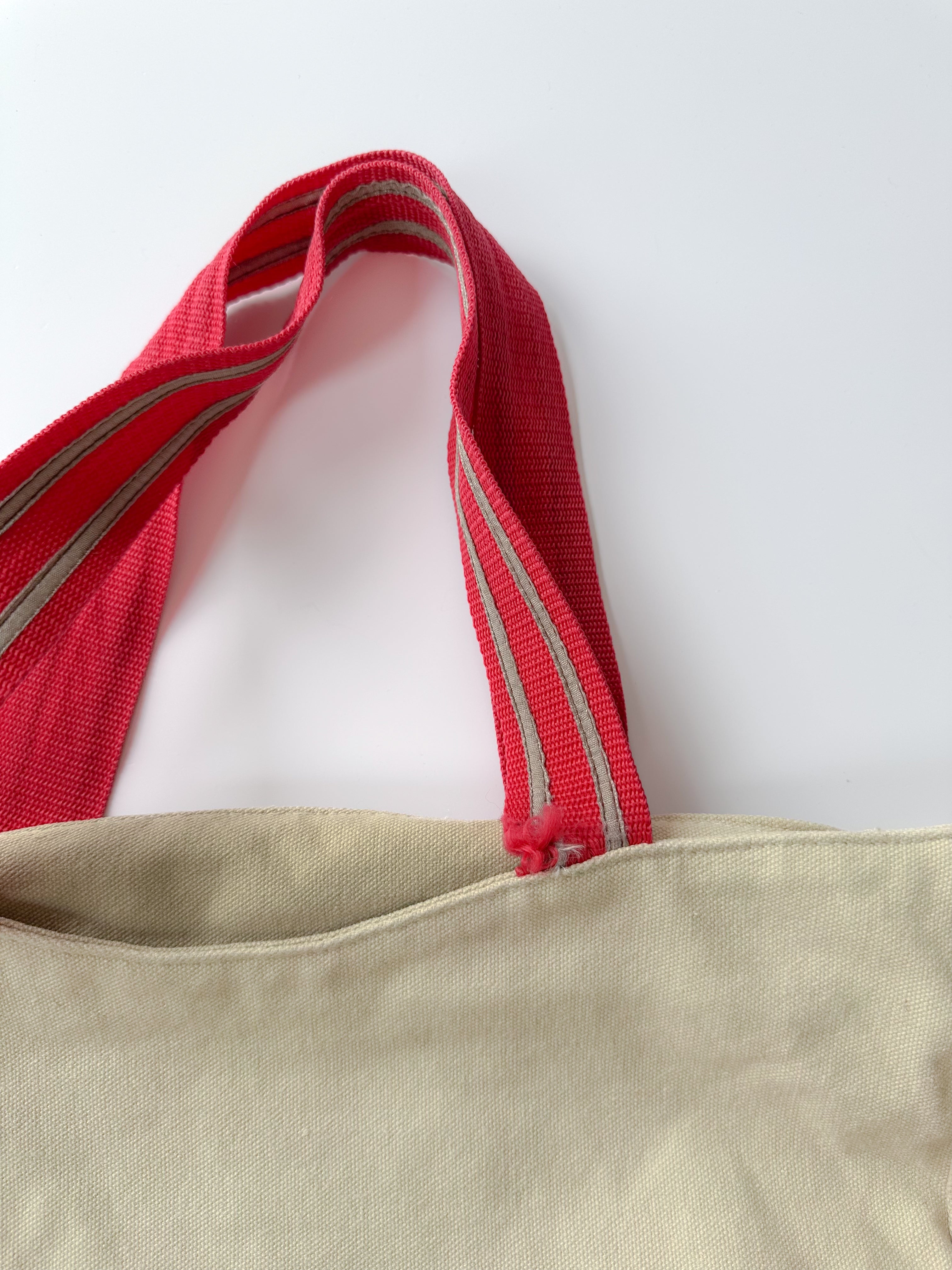 studded ruffle tote bag / one size