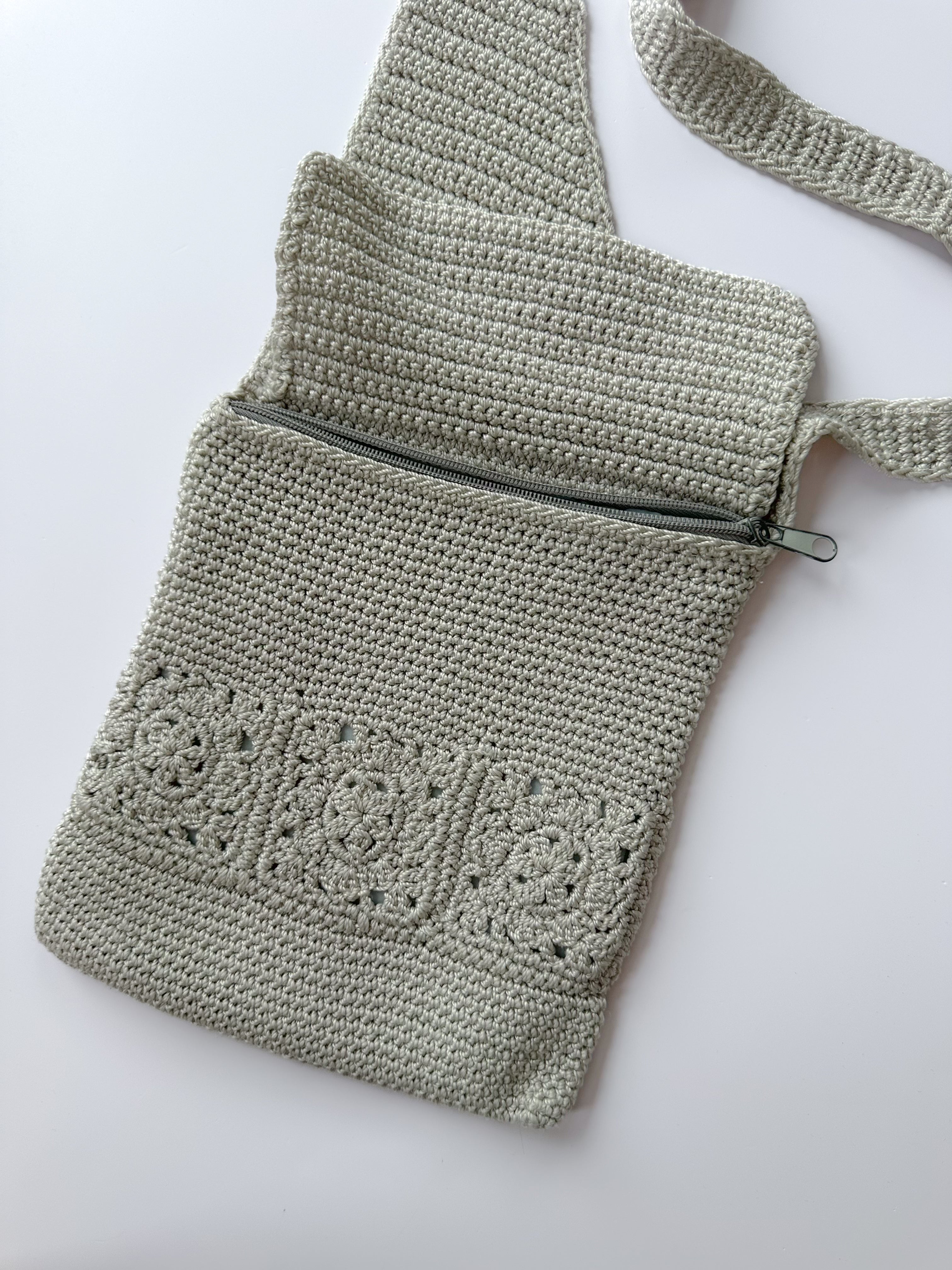 crochet cross body bag / one size