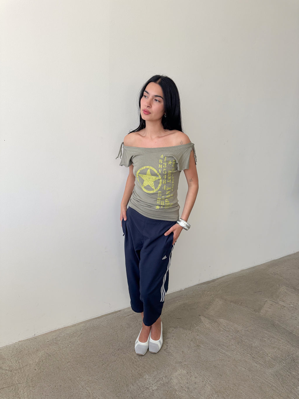 slouch off shoulder tee / size s