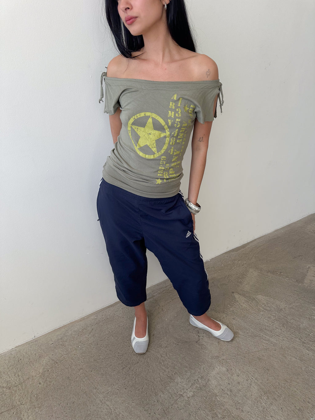 slouch off shoulder tee / size s