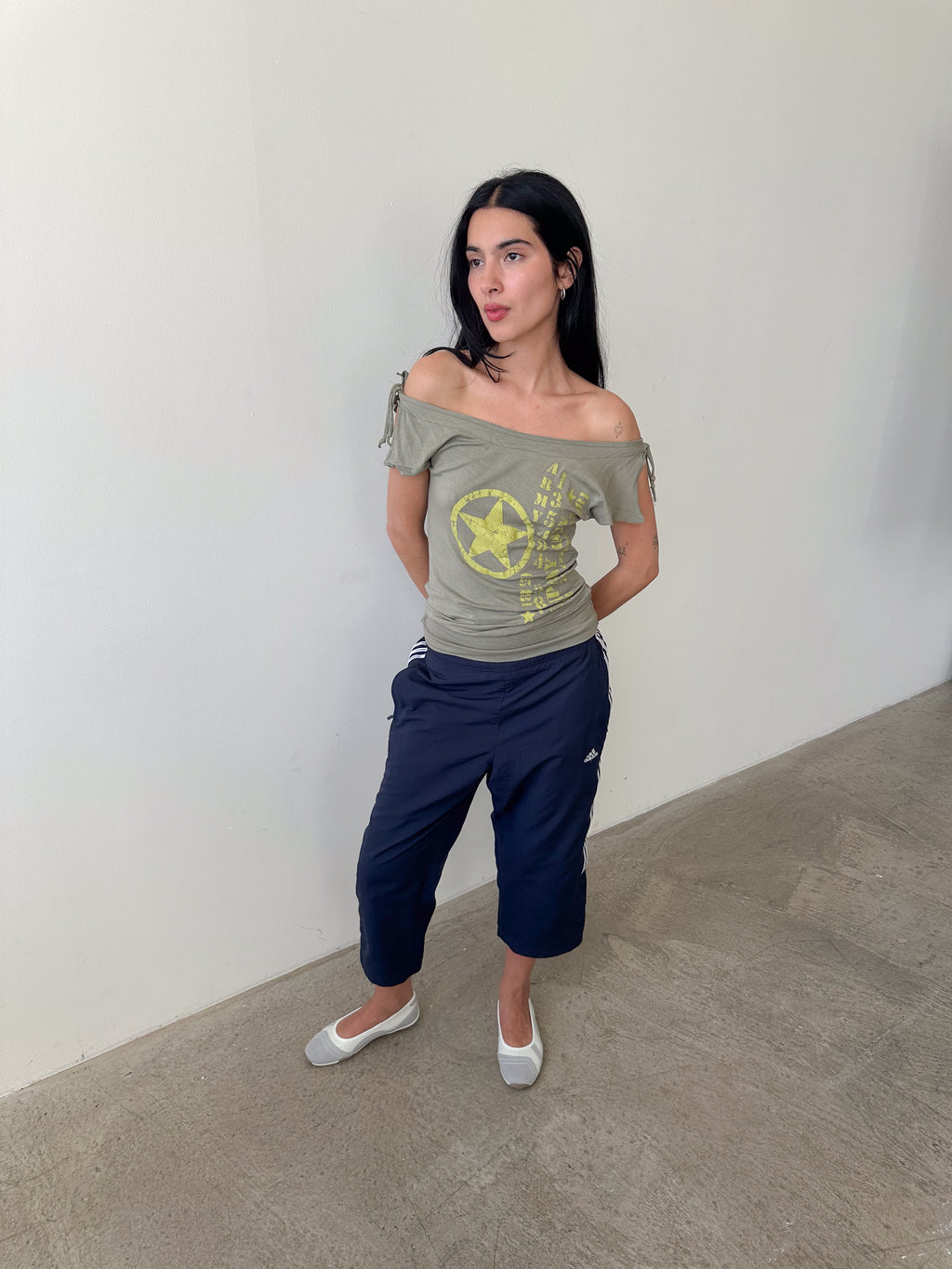 slouch off shoulder tee / size s