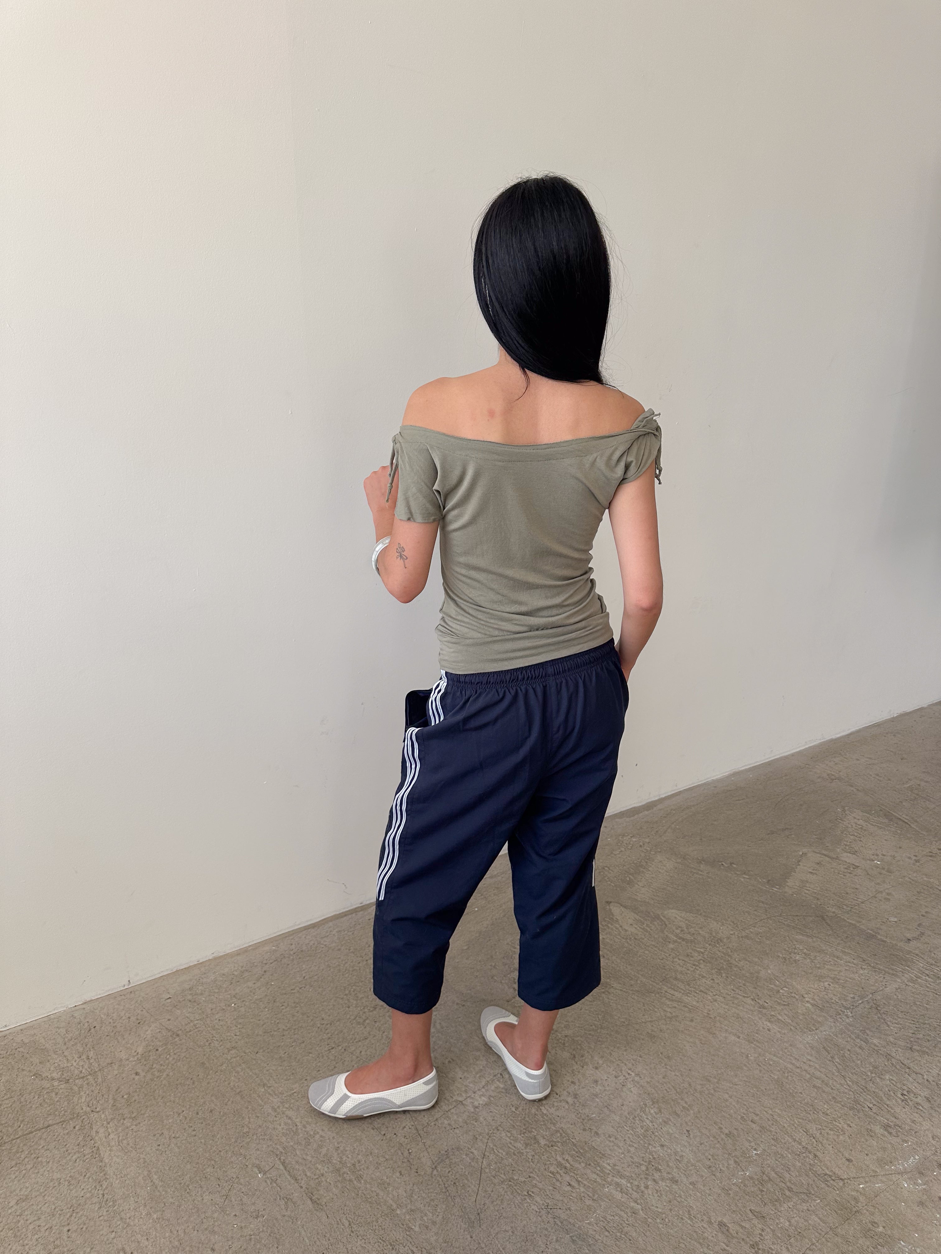 slouch off shoulder tee / size s