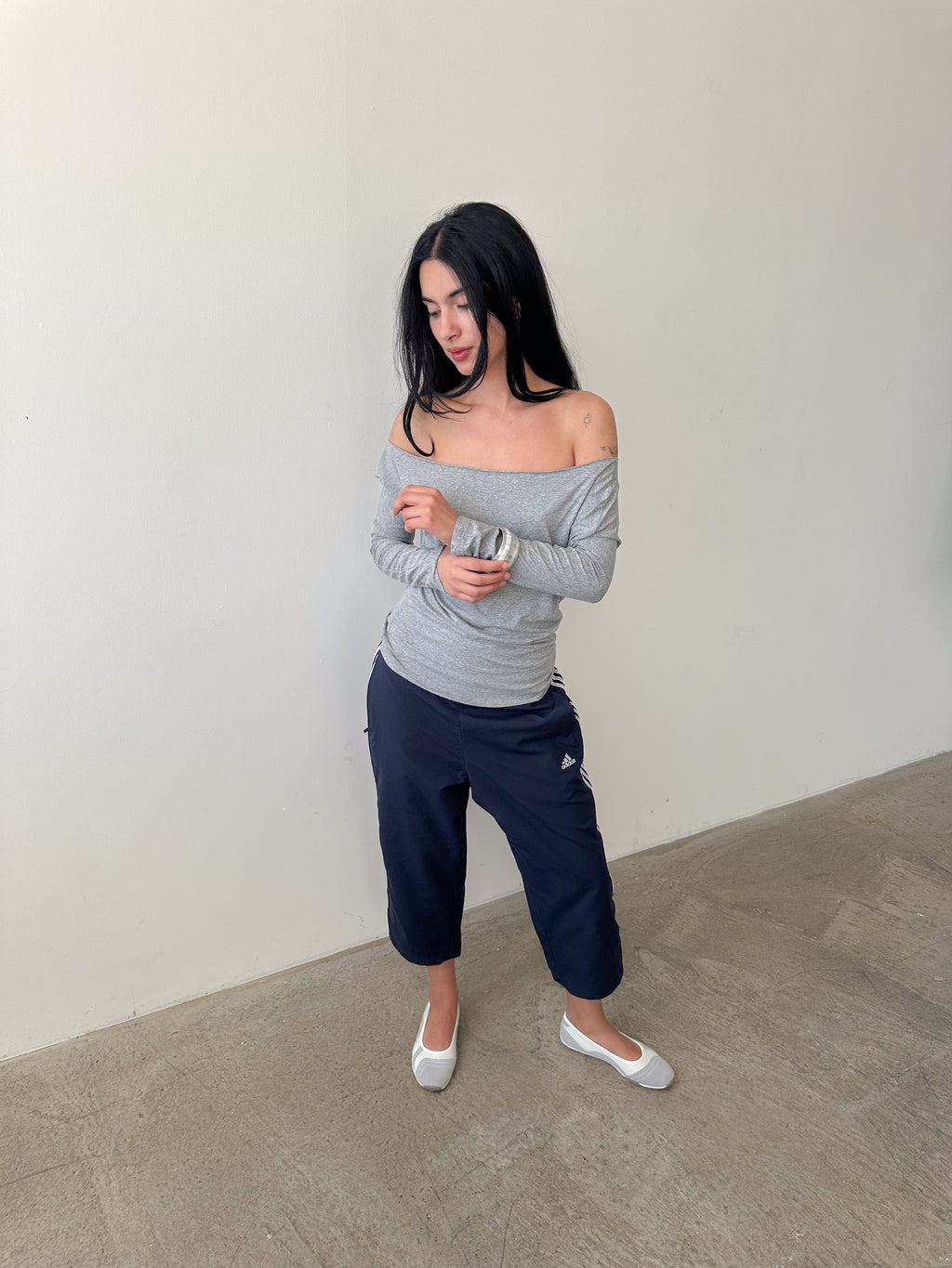 slouch off shoulder long sleeve / size s