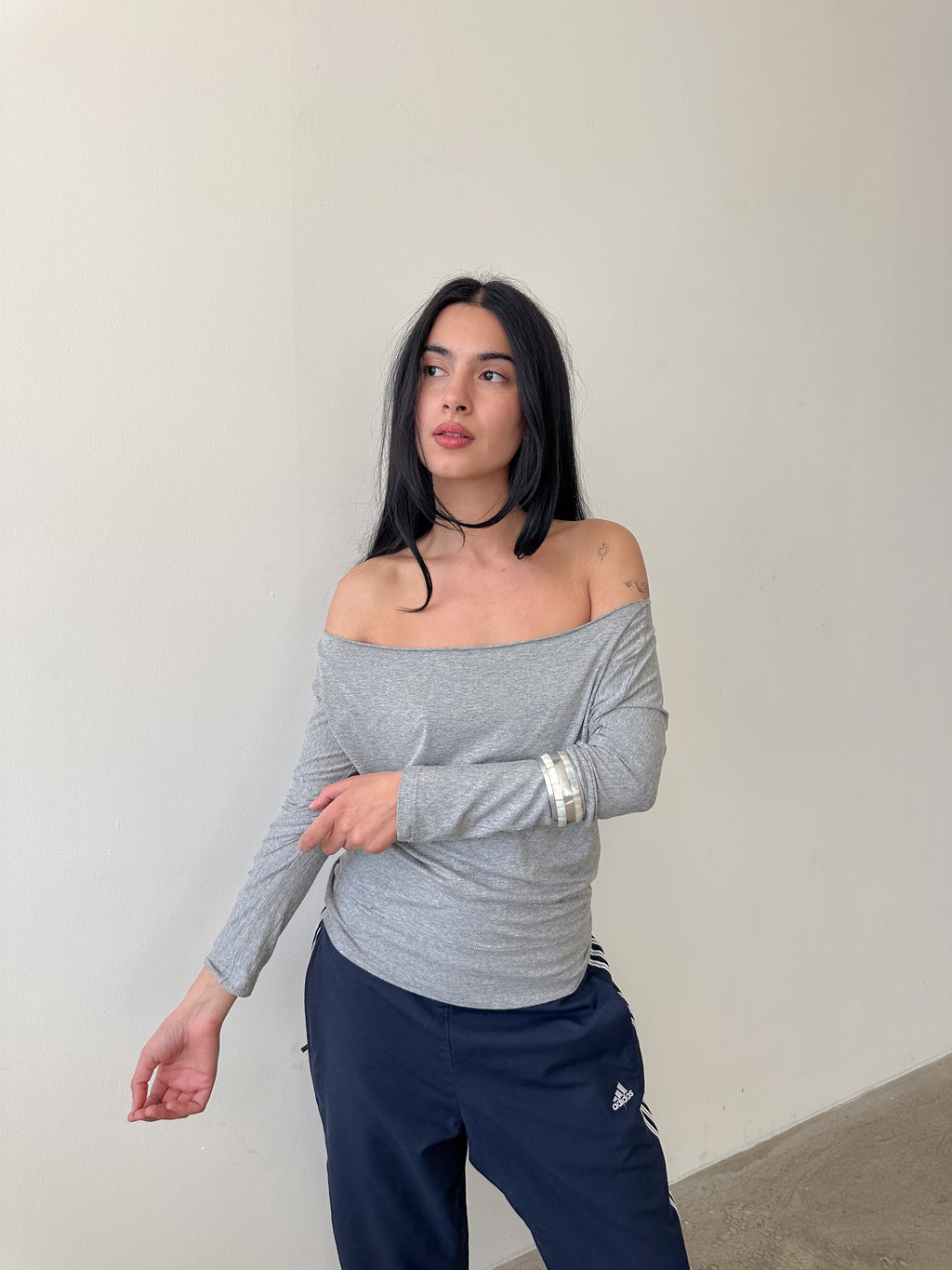 slouch off shoulder long sleeve / size s