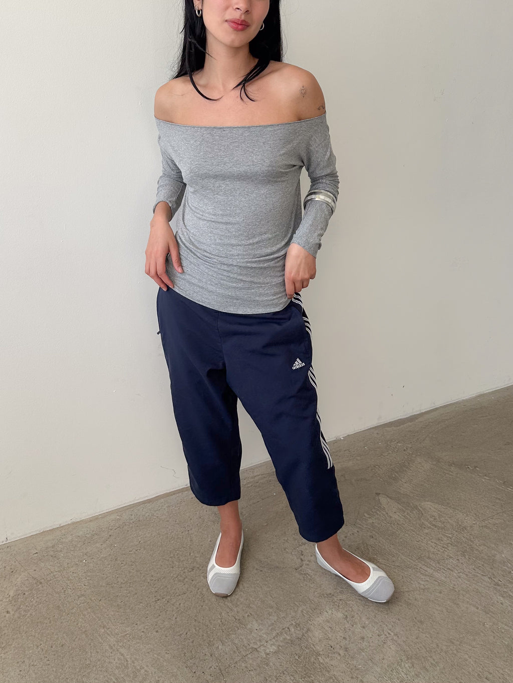 slouch off shoulder long sleeve / size s