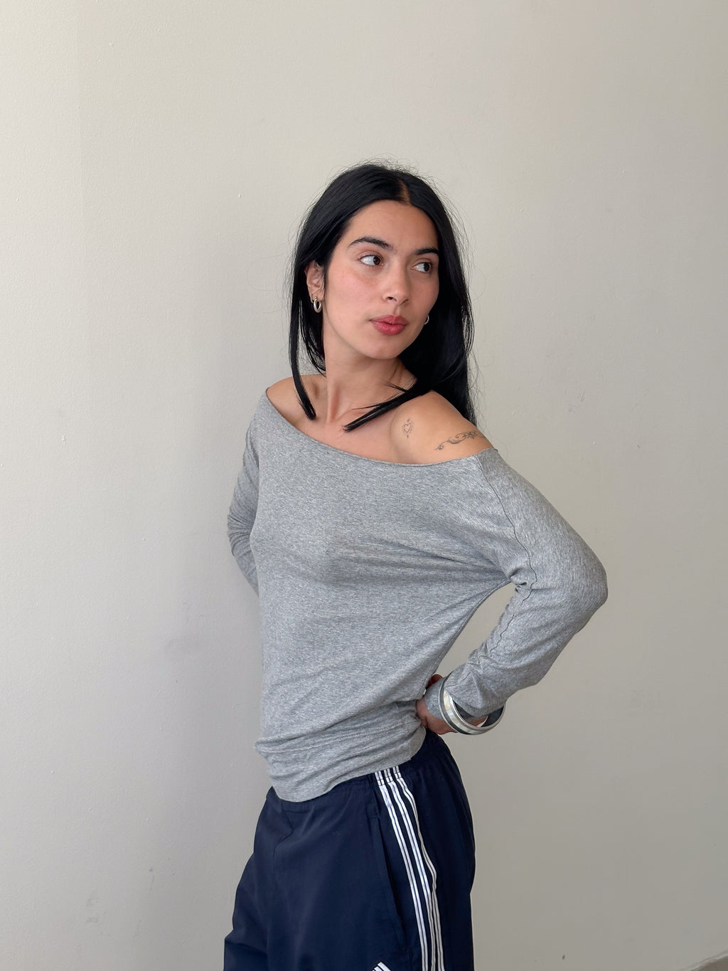 slouch off shoulder long sleeve / size s