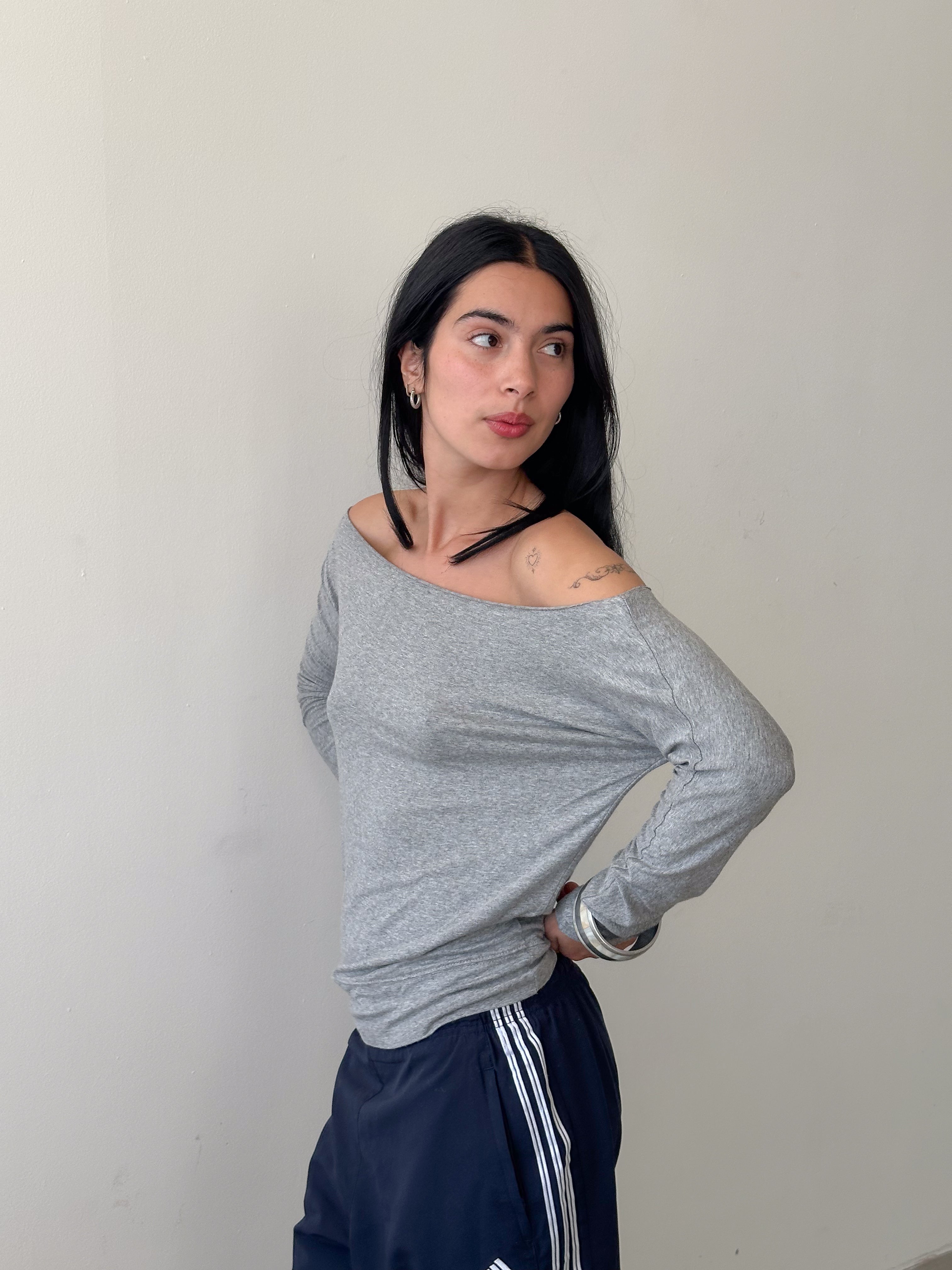 slouch off shoulder long sleeve / size s