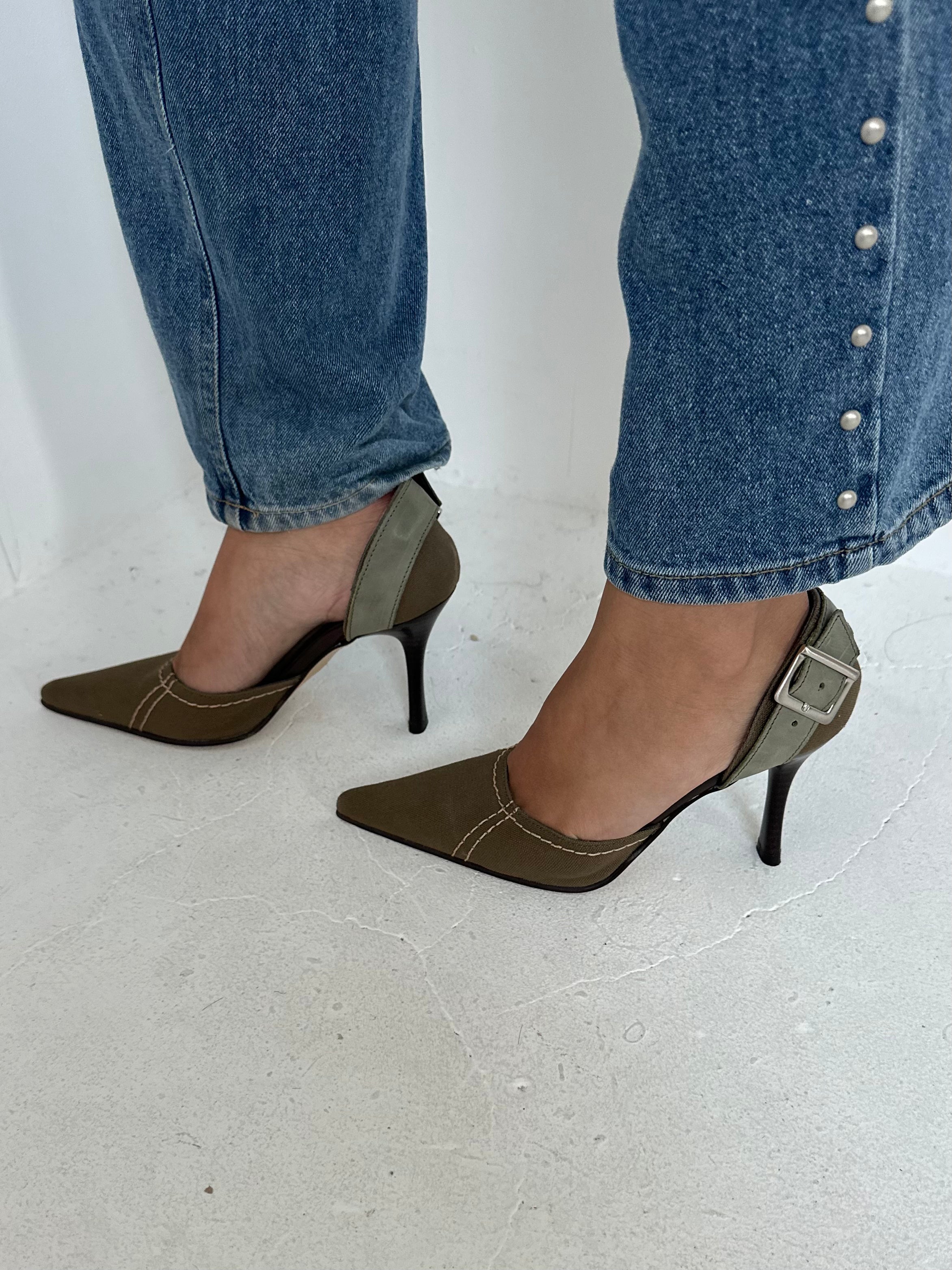 pointed heels — size 5