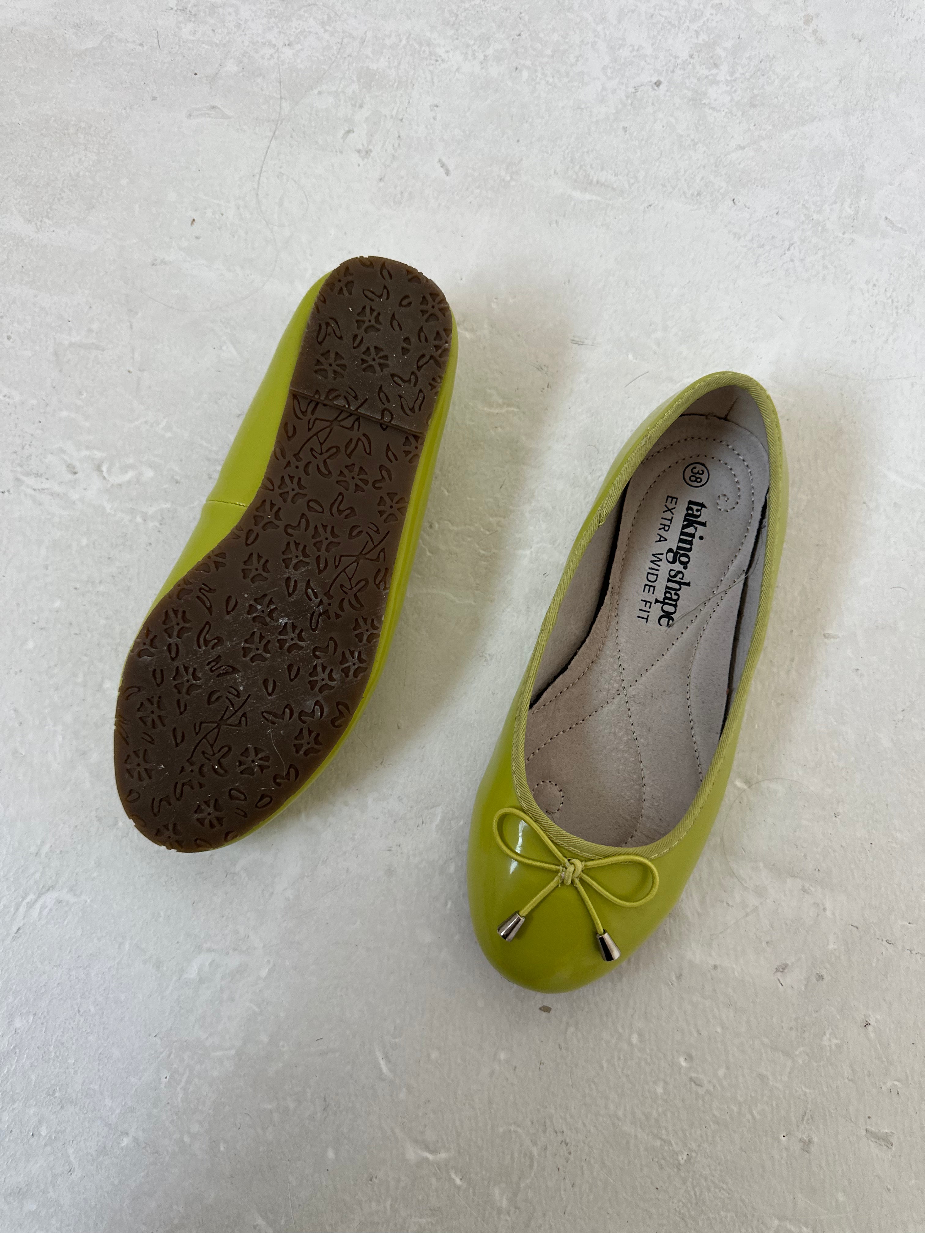 lime green ballet flats — size 5