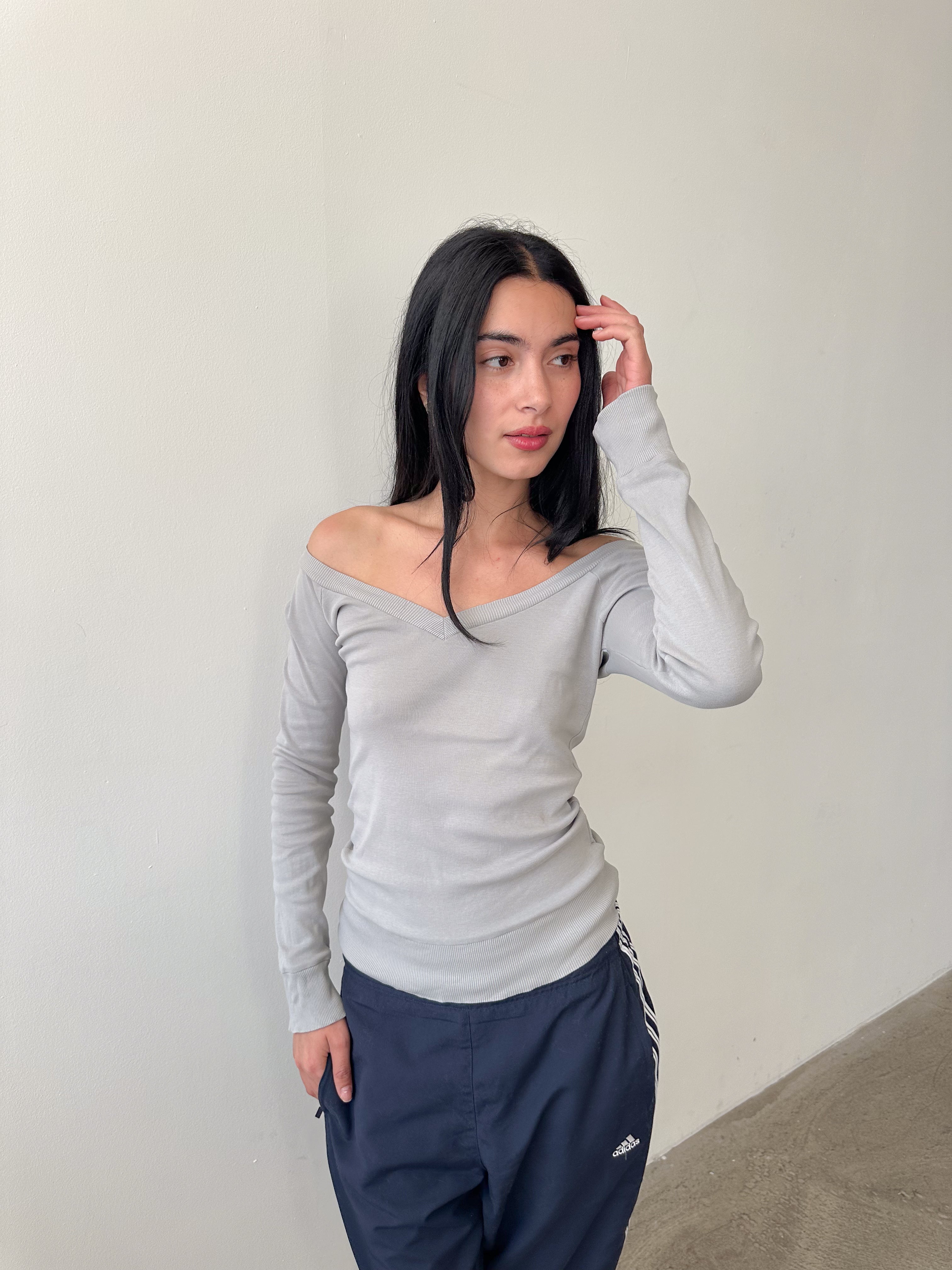 off shoulder long sleeve / size s