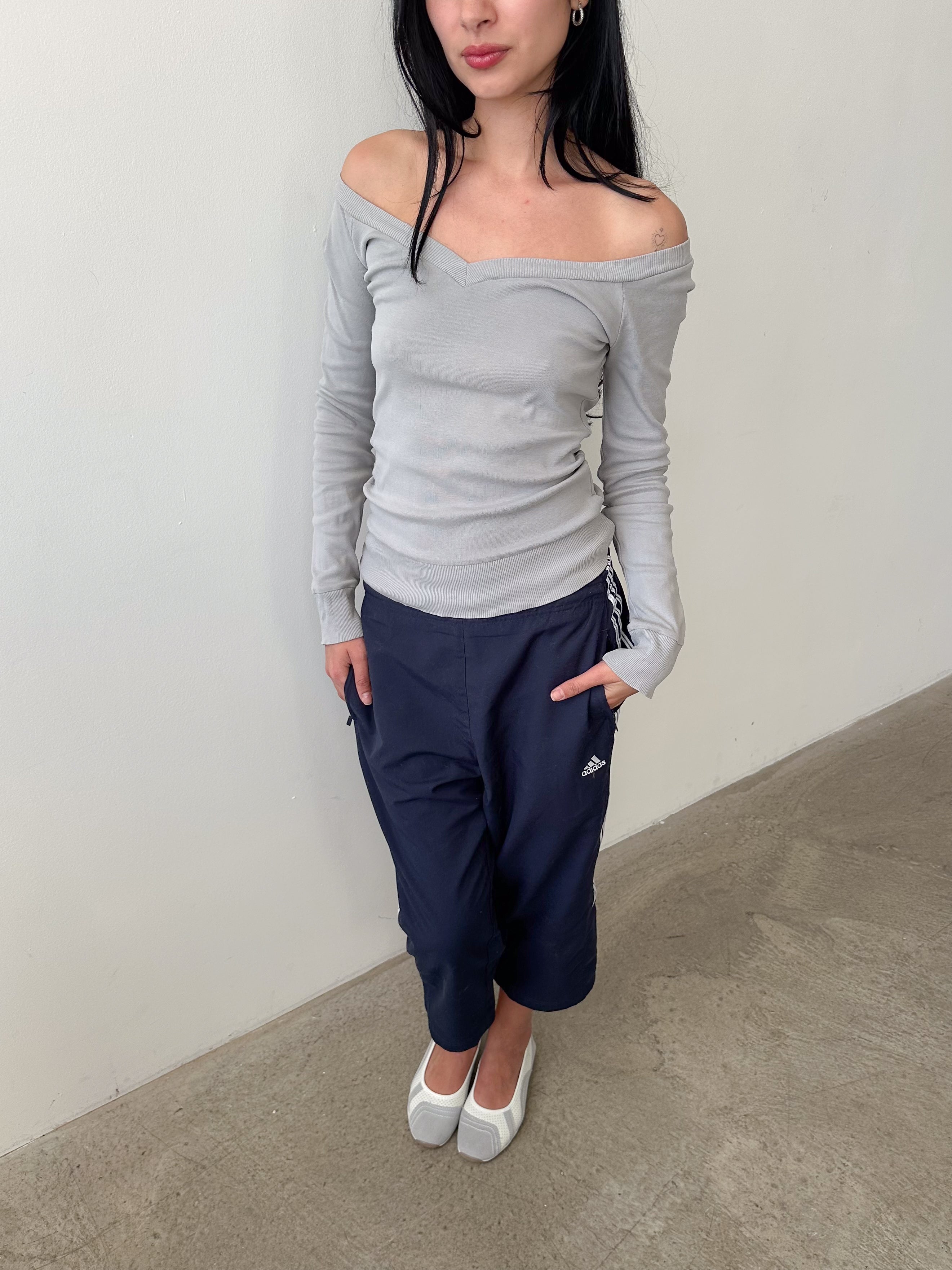 off shoulder long sleeve / size s