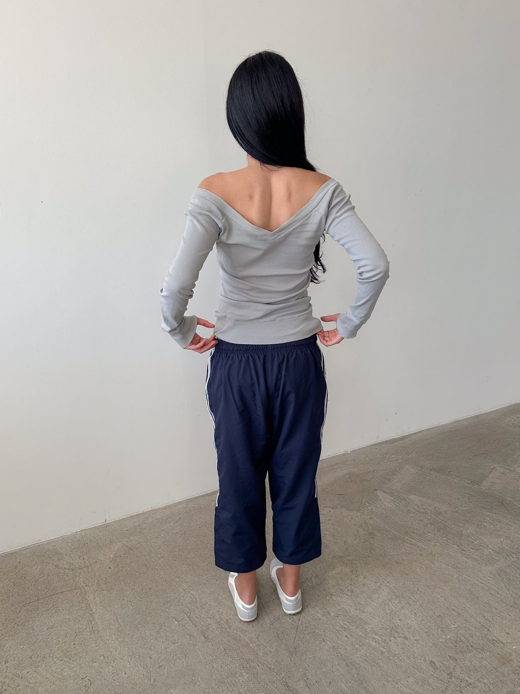 off shoulder long sleeve / size s