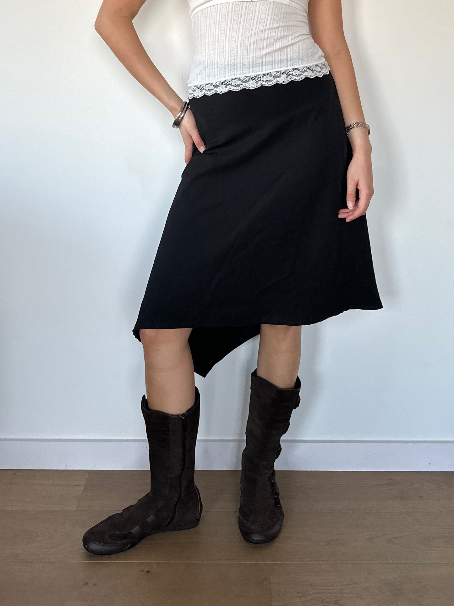 ASYMMETRIC SKIRT ◦ SIZE XS/S