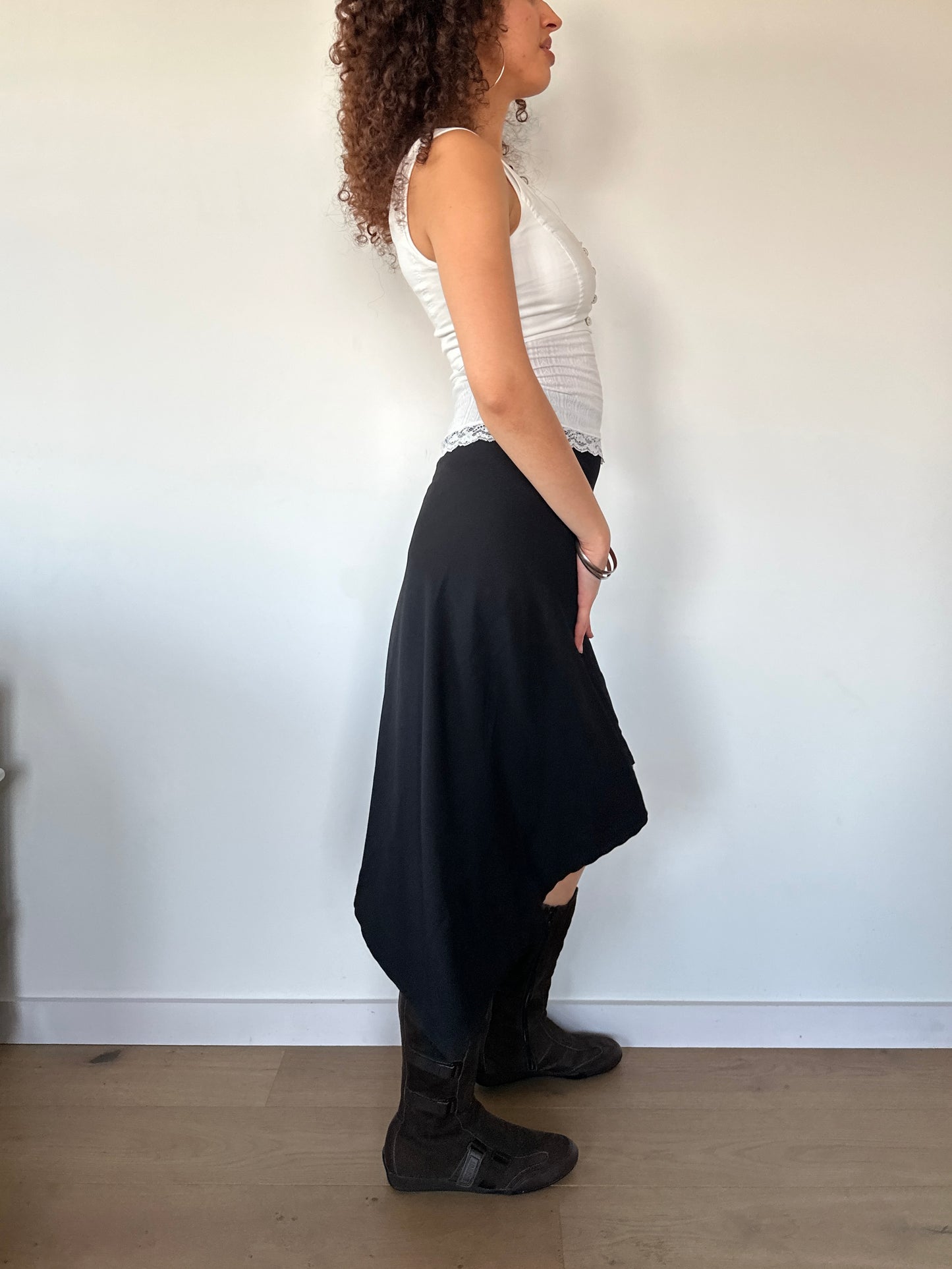 ASYMMETRIC SKIRT ◦ SIZE XS/S