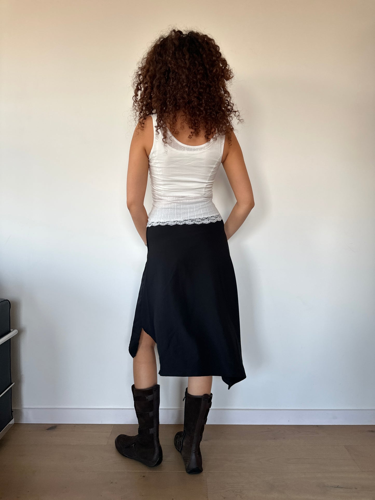 ASYMMETRIC SKIRT ◦ SIZE XS/S