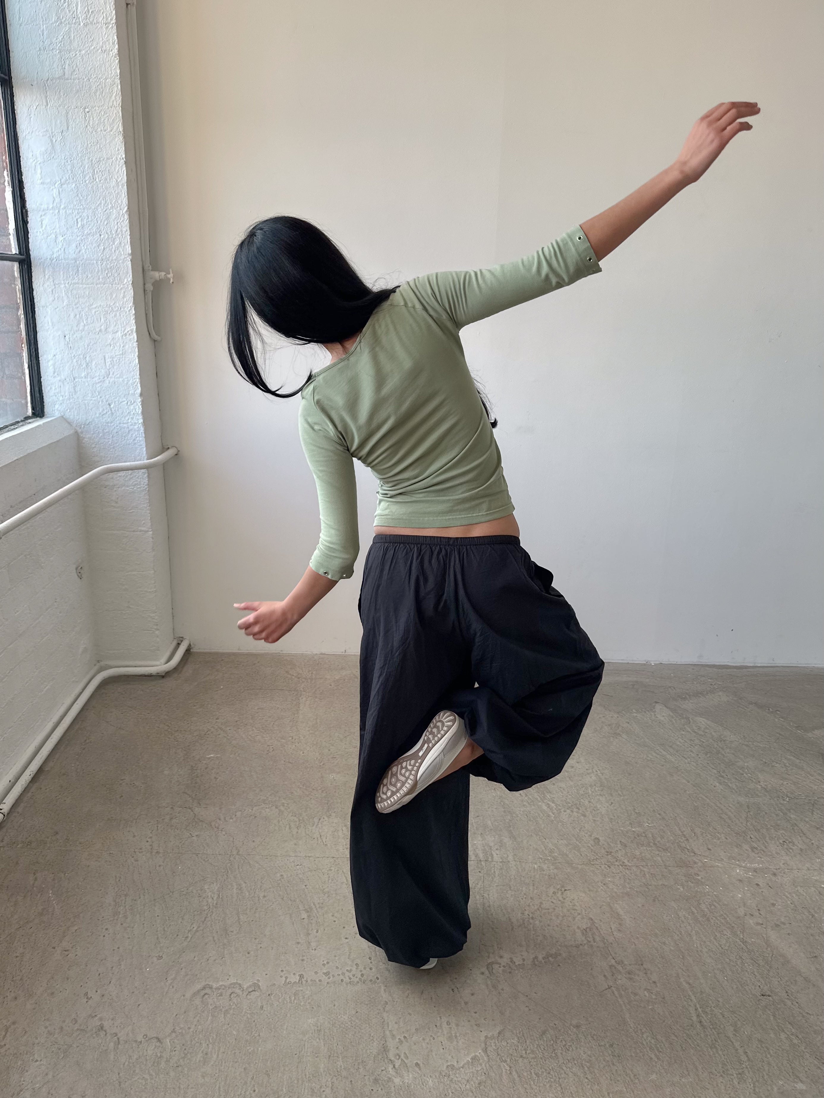 3/4 sleeve studded top / size xs-s