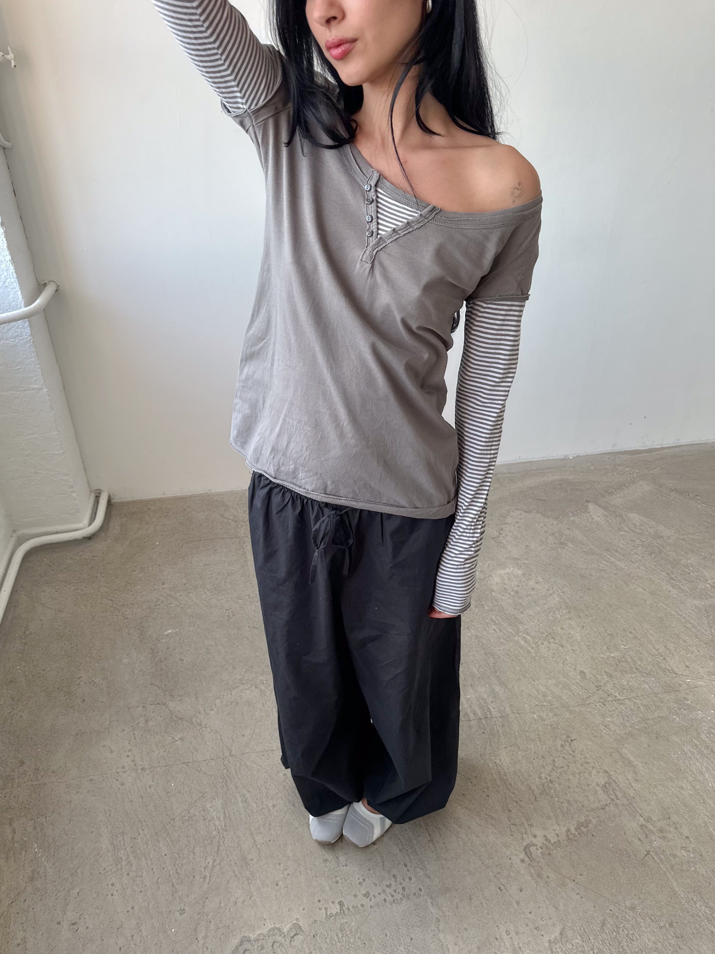 off shoulder slouch long sleeve / size s-m