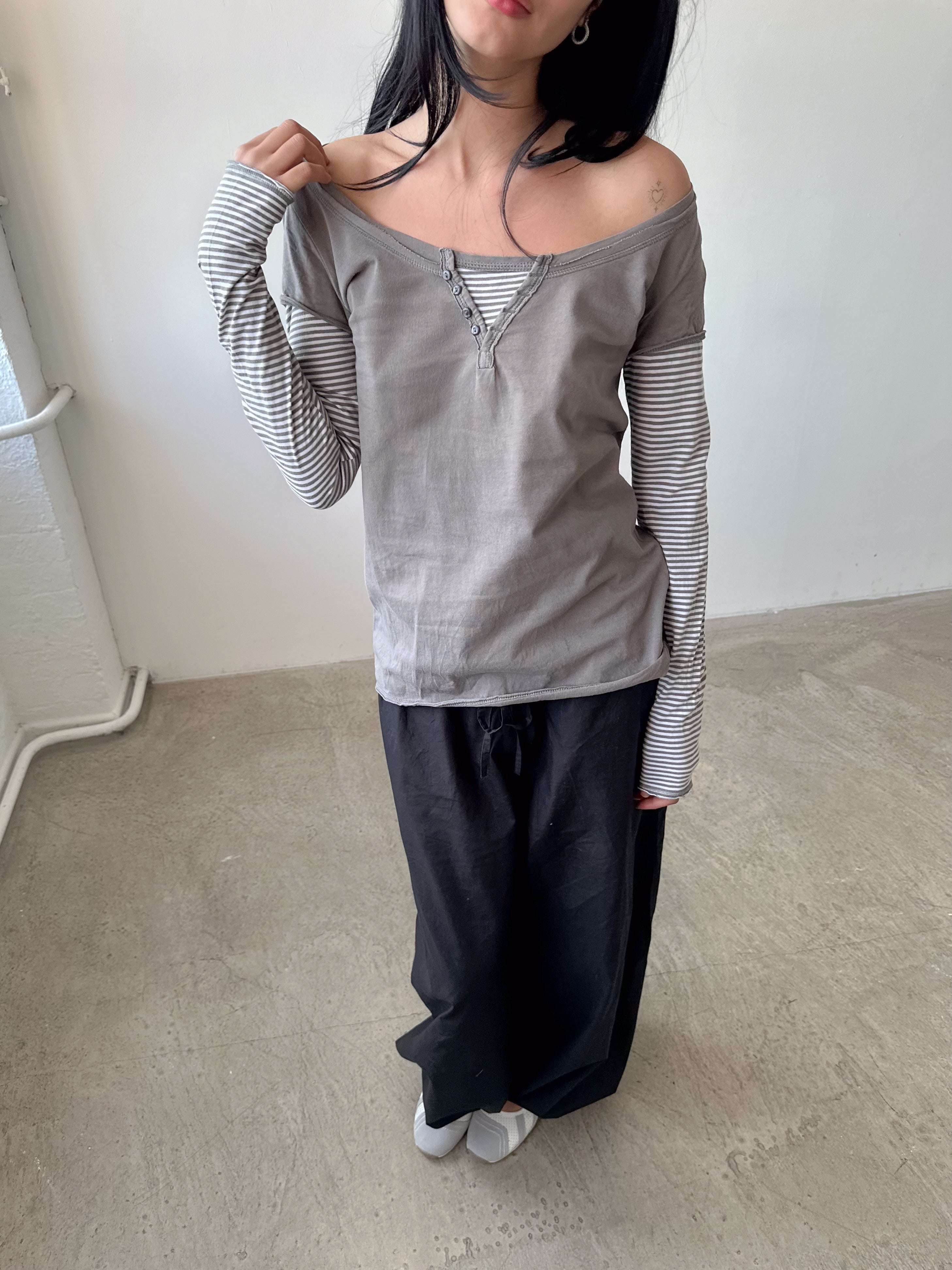 off shoulder slouch long sleeve / size s-m