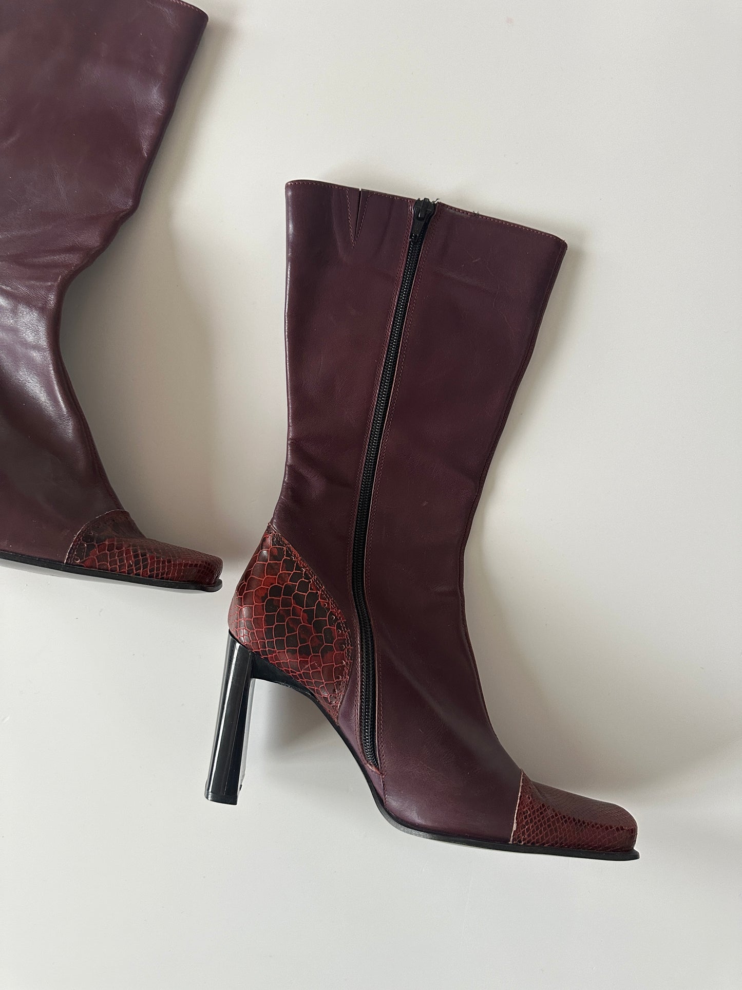 SQUARE TOE HEELED BOOTS ◦ UK SIZE 5