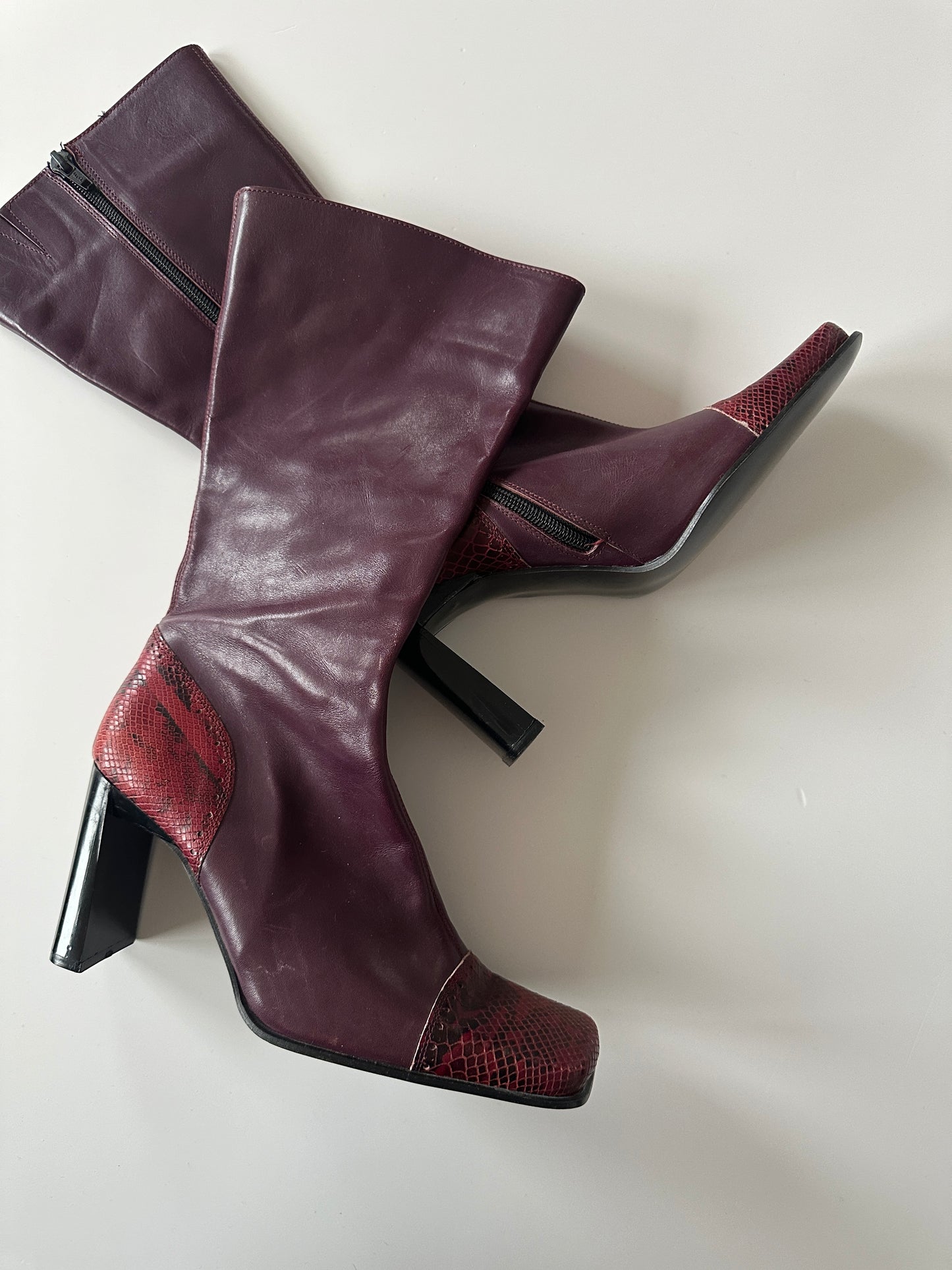 SQUARE TOE HEELED BOOTS ◦ UK SIZE 5