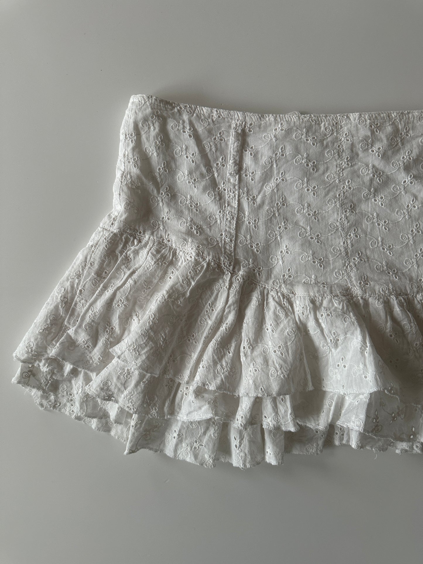 BRODERIE ANGLAISE RUFFLE SKIRT ◦ SIZE S/M