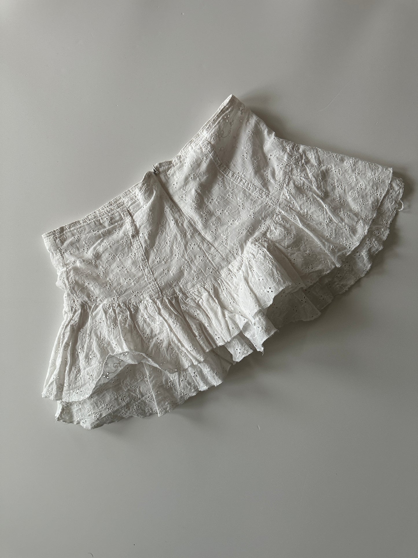 BRODERIE ANGLAISE RUFFLE SKIRT ◦ SIZE S/M