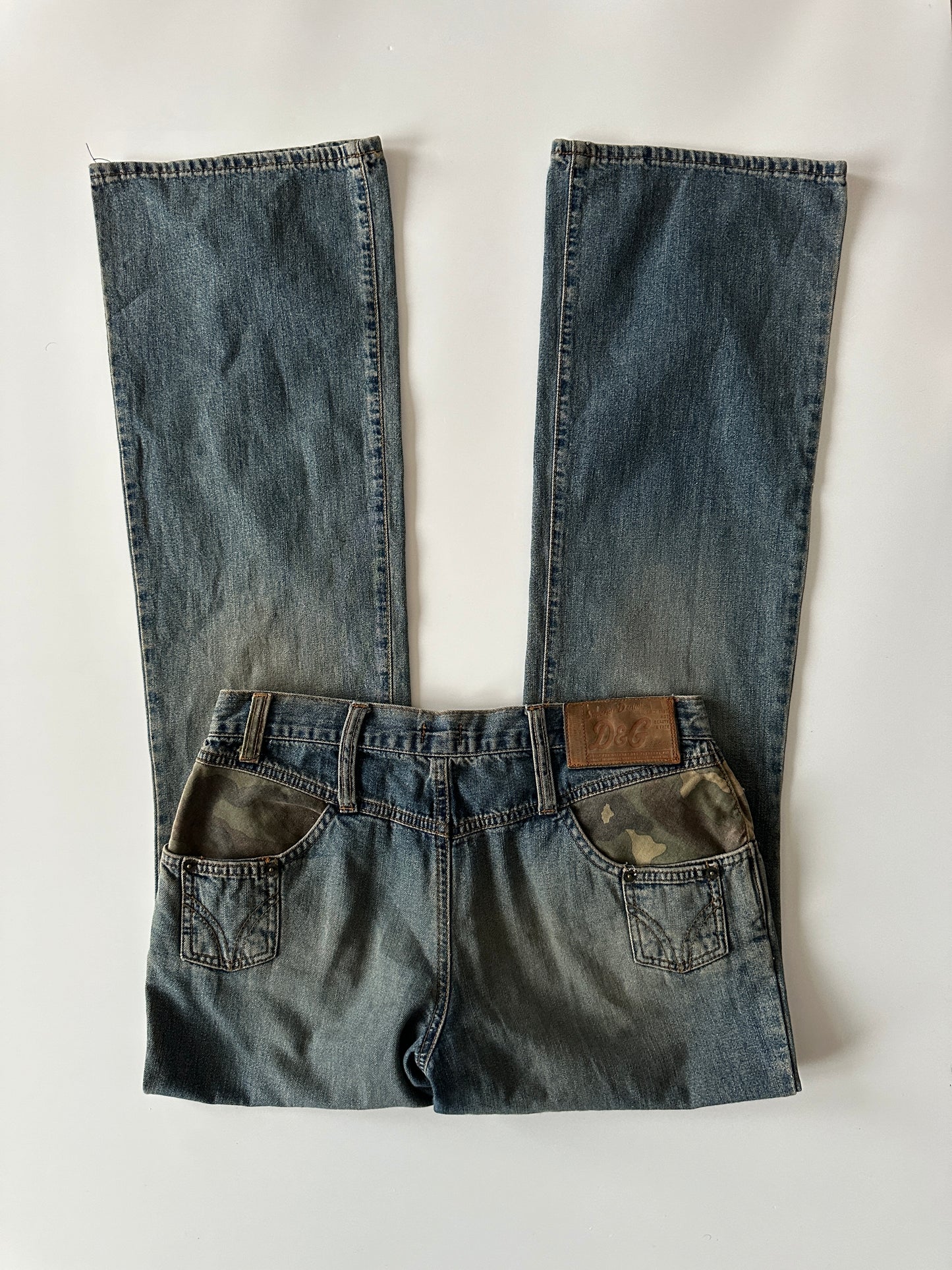 D&G CAMO BOOTCUT JEANS ◦ SIZE XS/S