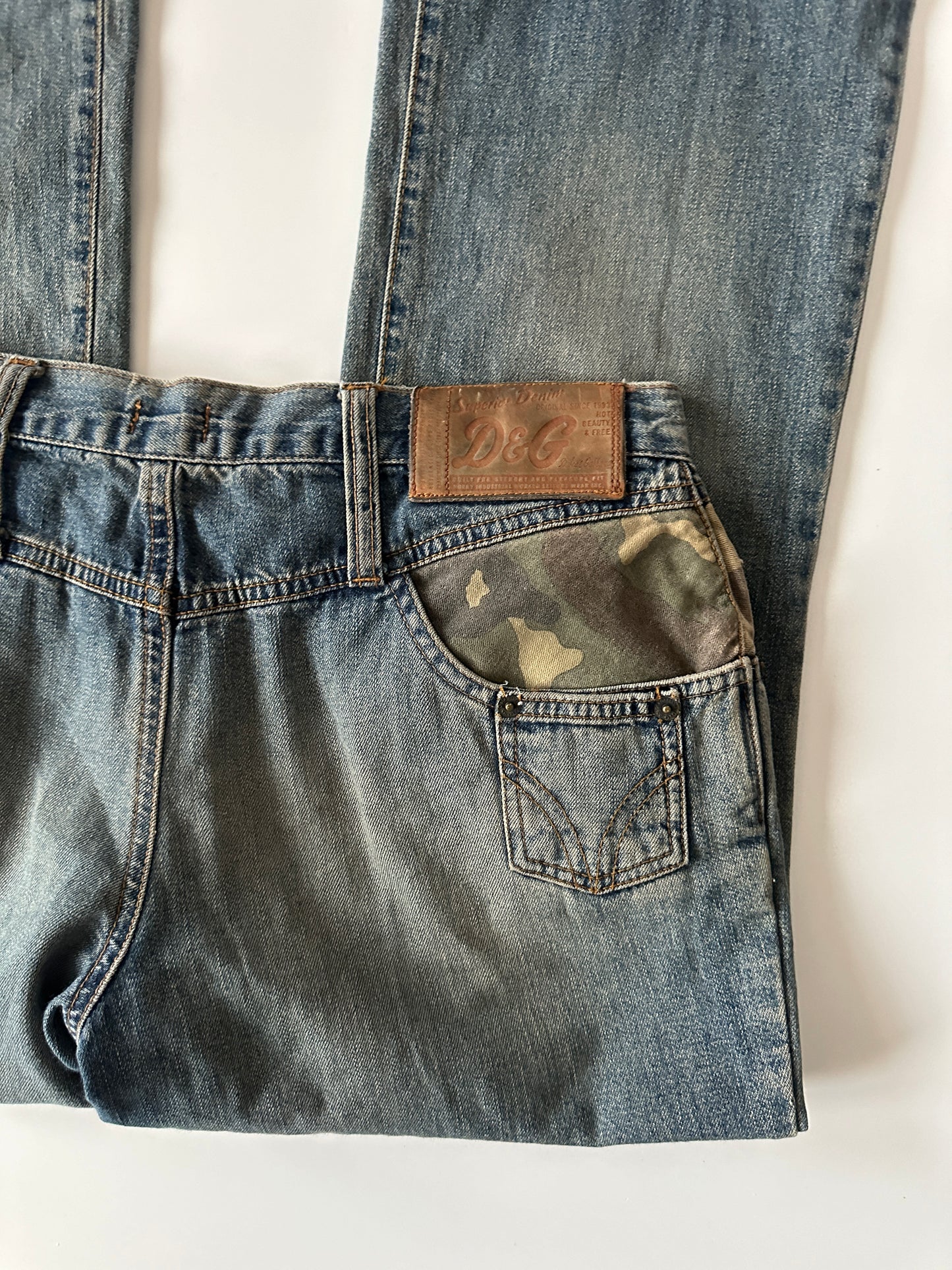 D&G CAMO BOOTCUT JEANS ◦ SIZE XS/S