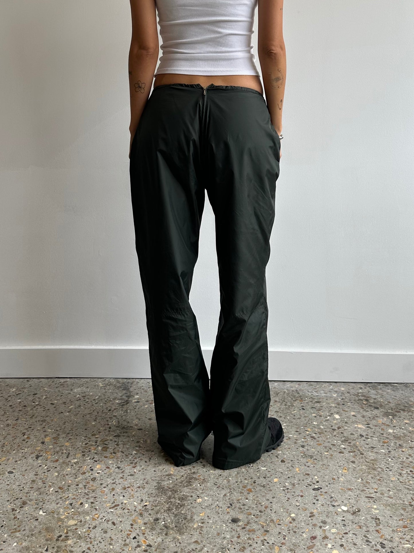 low rise nylon pants ⋆ size s