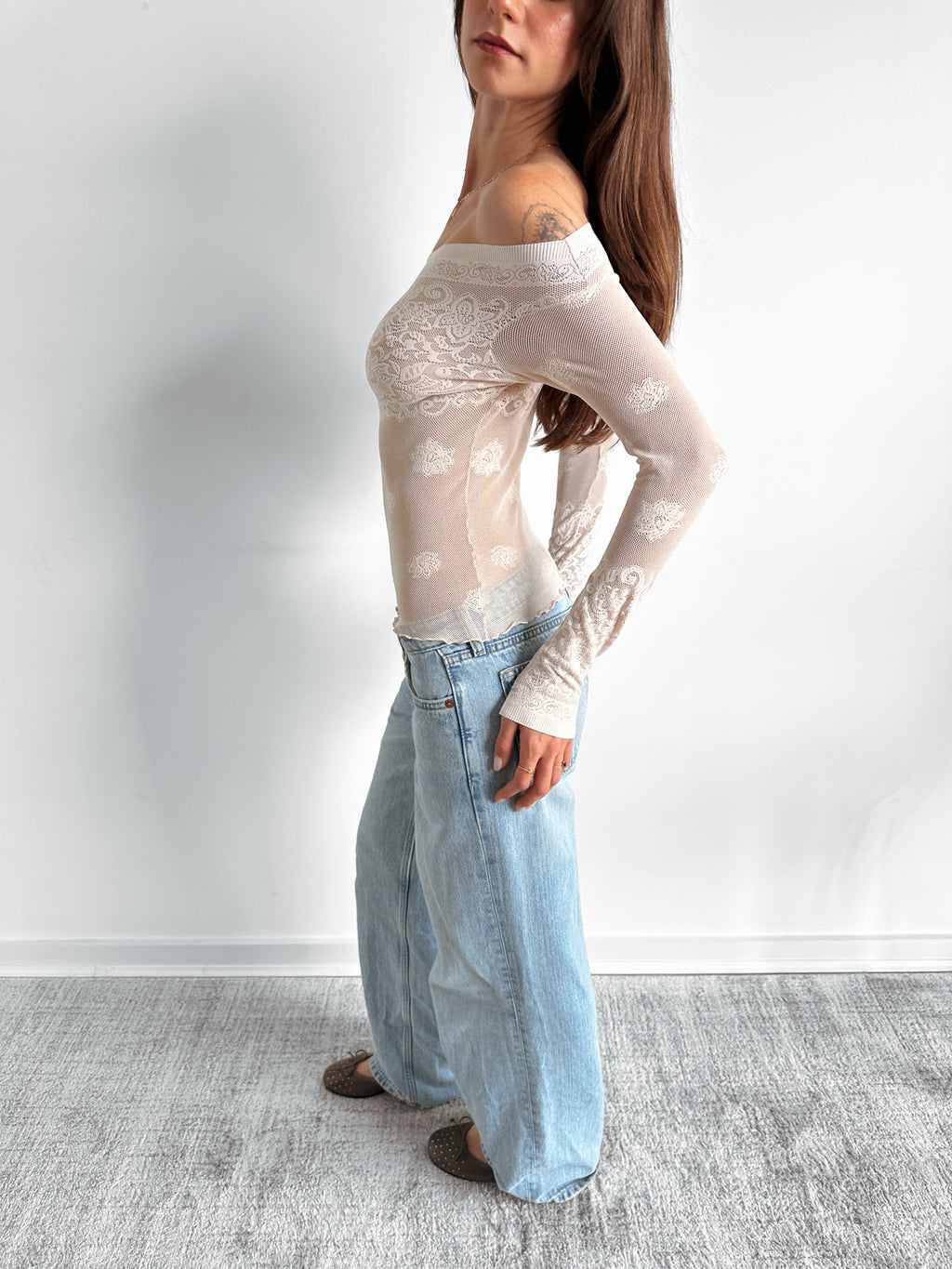 off shoulder lace top / size xs